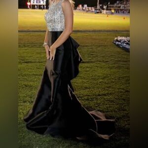 Colors Dress Elegant Black and Silver Two-Piece Prom Dress size 4